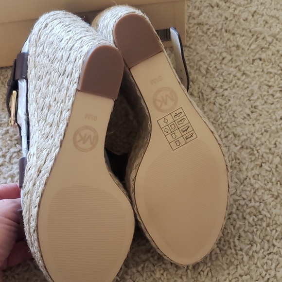 NWT Micheal Kors wedge strapped sandal size 9.5 - Picture 6 of 6